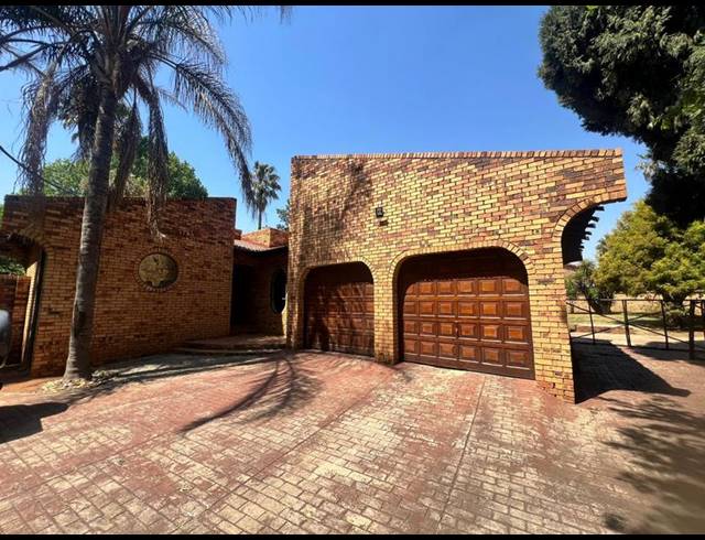 4 BEDROOM HOUSE FOR SALE IN SONNEVELD